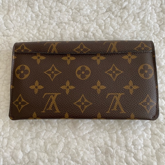 SOLD PRIVATELY
Louis Vuitton Wallet - Picture 2 of 5